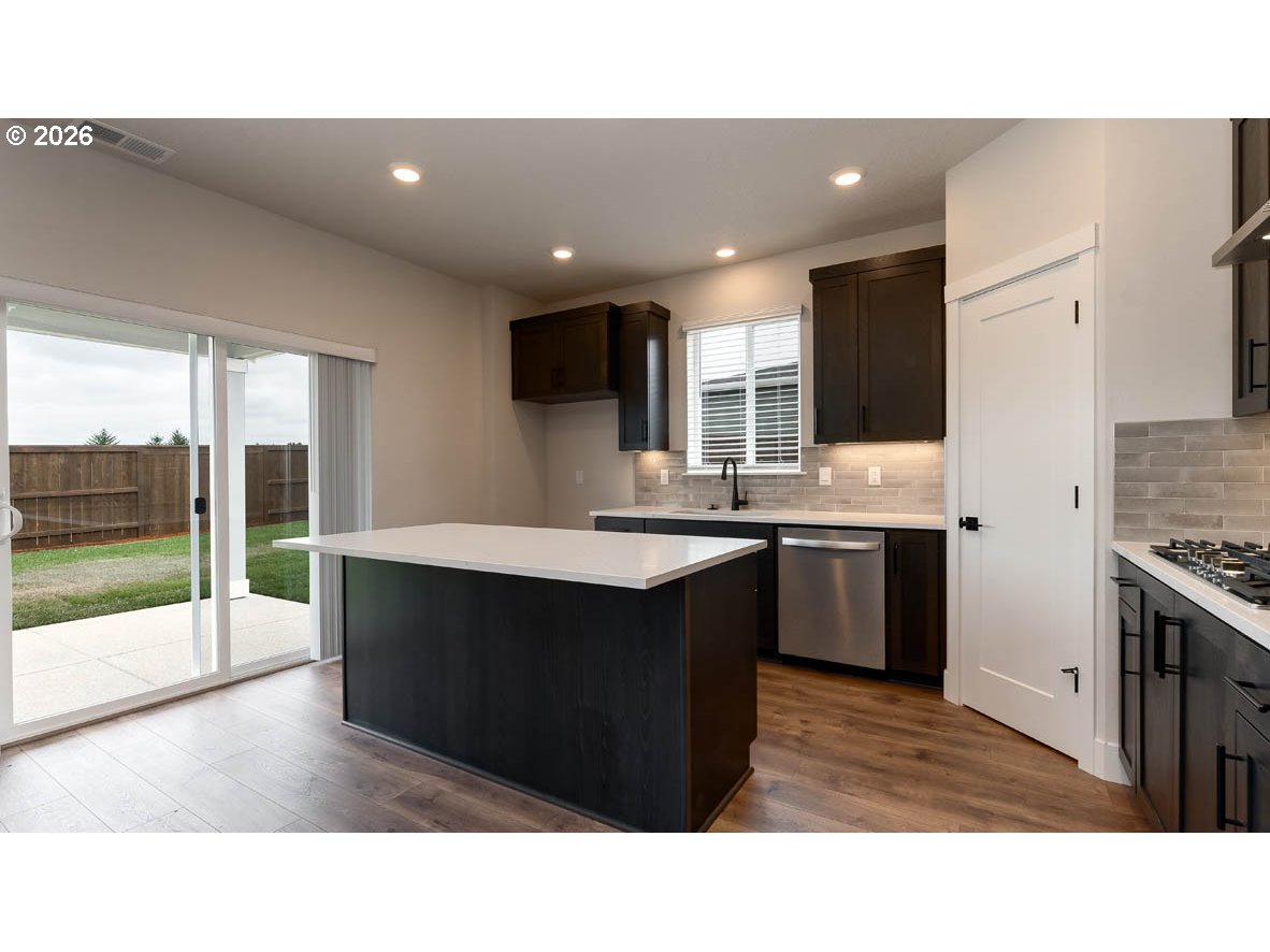 2212 Veneta AVE S, Salem, OR 97306, photo 4 of 31