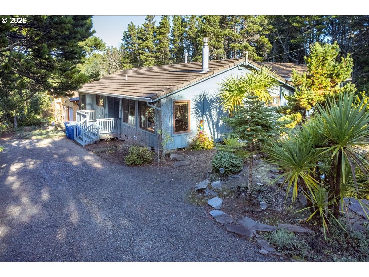 5740 PALISADES DR, Lincoln City, OR 97367, photo 2 of 45