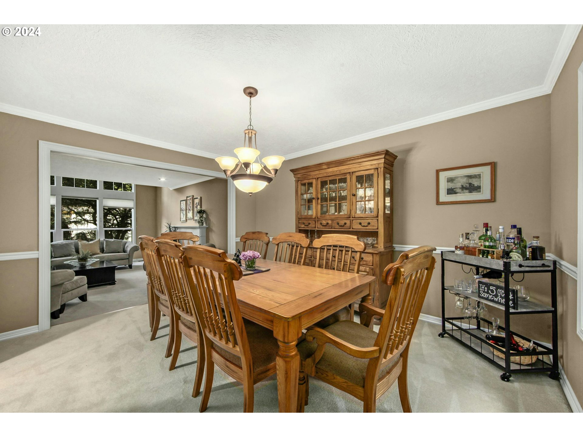 6044 SW KNIGHTSBRIDGE DR, Portland, OR 97219, photo 7 of 36
