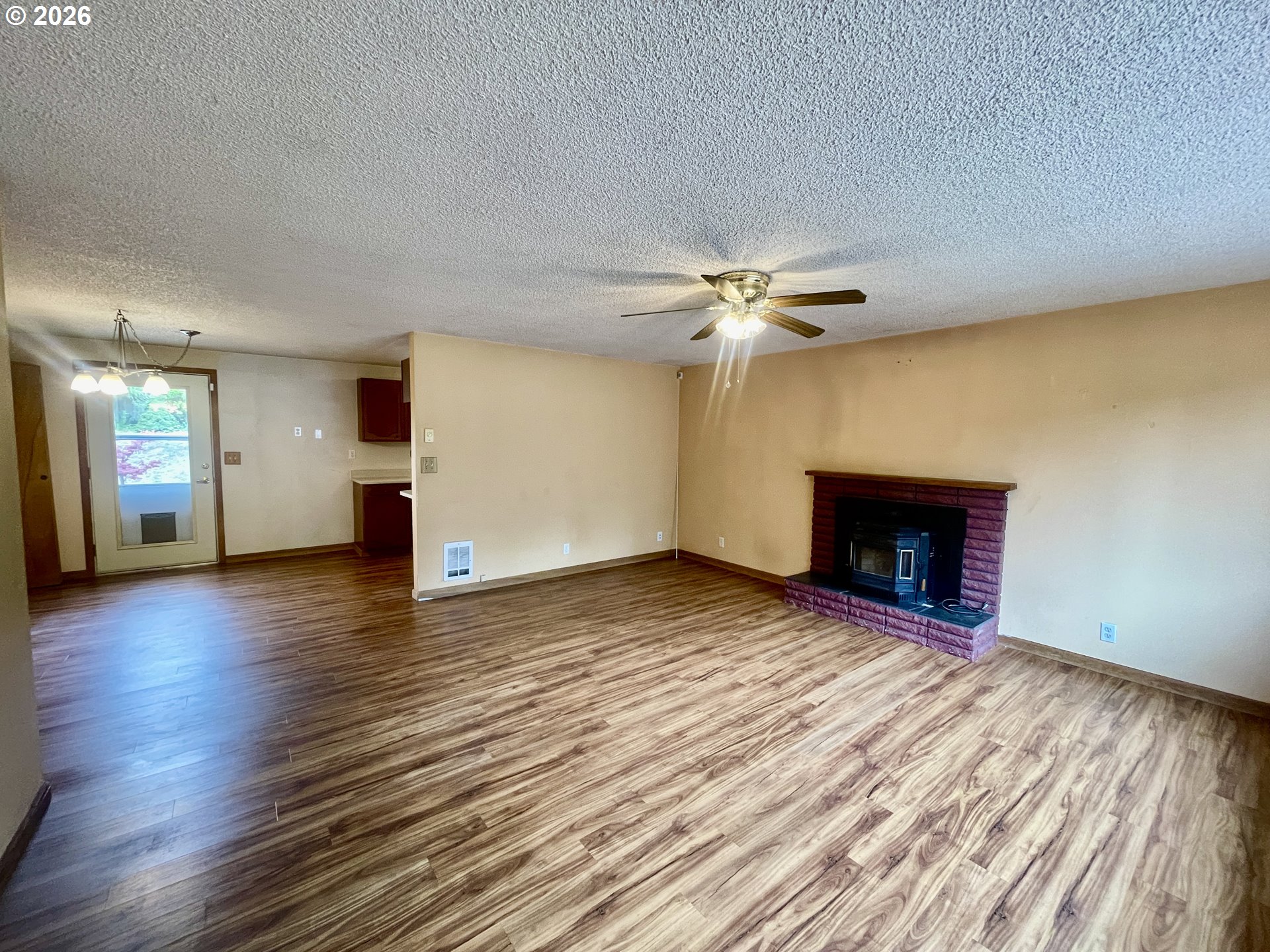 1840 OCEAN BLVD, Coos Bay, OR 97420, photo 7 of 38
