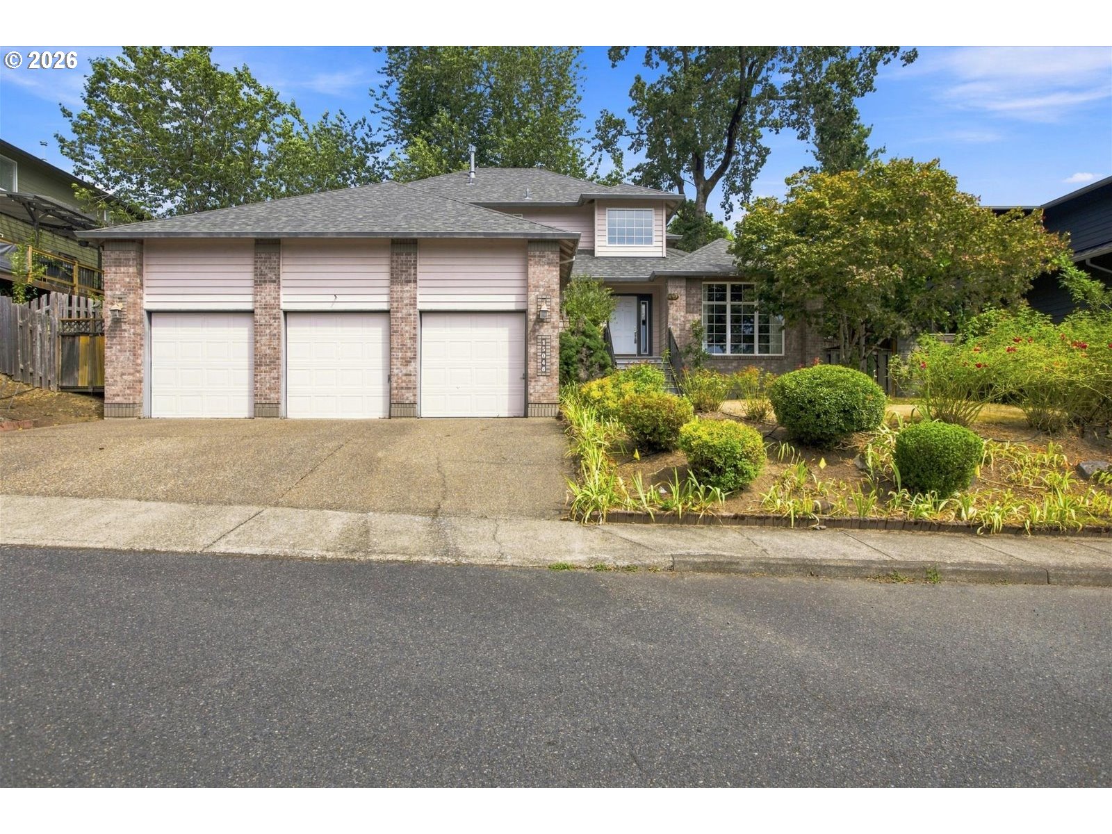 15048 SE DIAMOND DR, Clackamas, OR 97015, photo 2 of 40