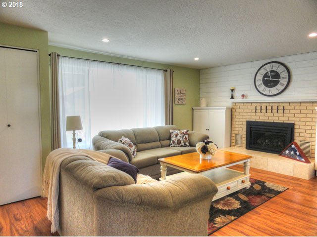 2275 SW AUGUSTA PL, Aloha, OR 97003, photo 5 of 32