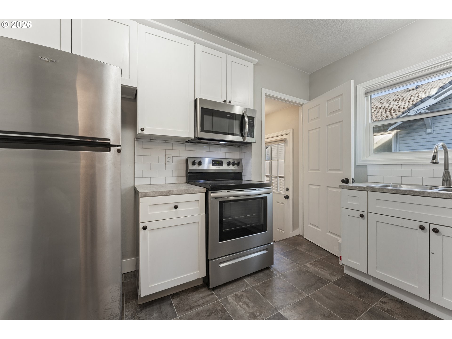 900 W 16TH ST, Vancouver, WA 98660, photo 8 of 19
