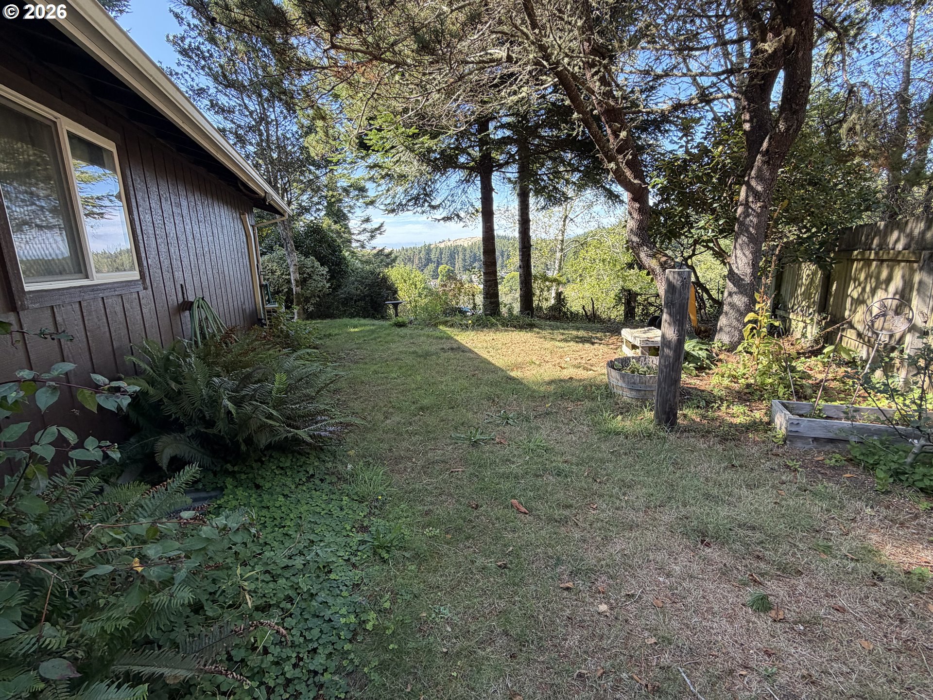 600 QUEENS CT, Lakeside, OR 97449, photo 5 of 7