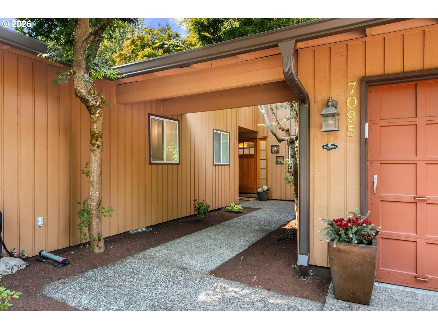 7095 SW TIERRA DEL MAR DR, Beaverton, OR 97007, photo 5 of 48