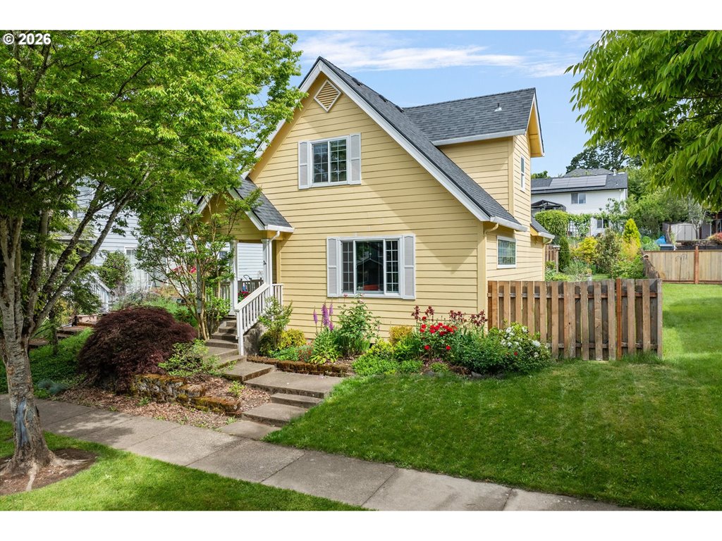 1225 E Foothills Dr
