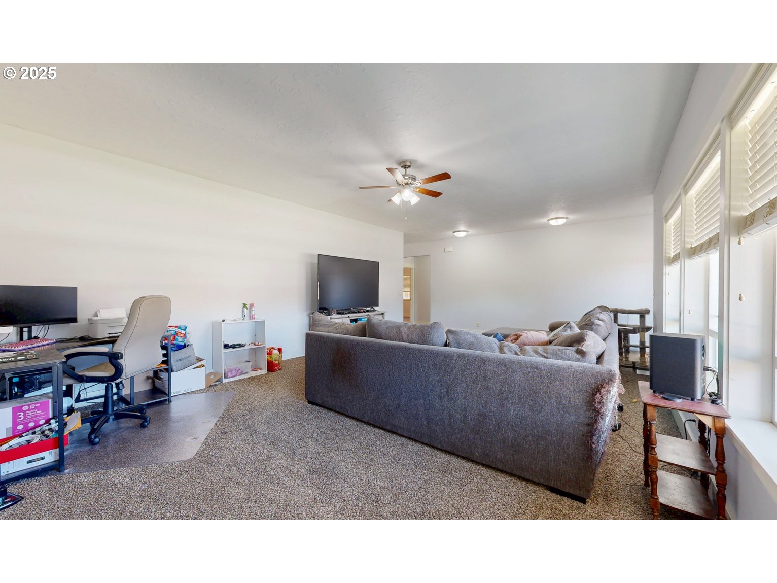 915 SW COYOTE DR, Hermiston, OR 97838, photo 3 of 29