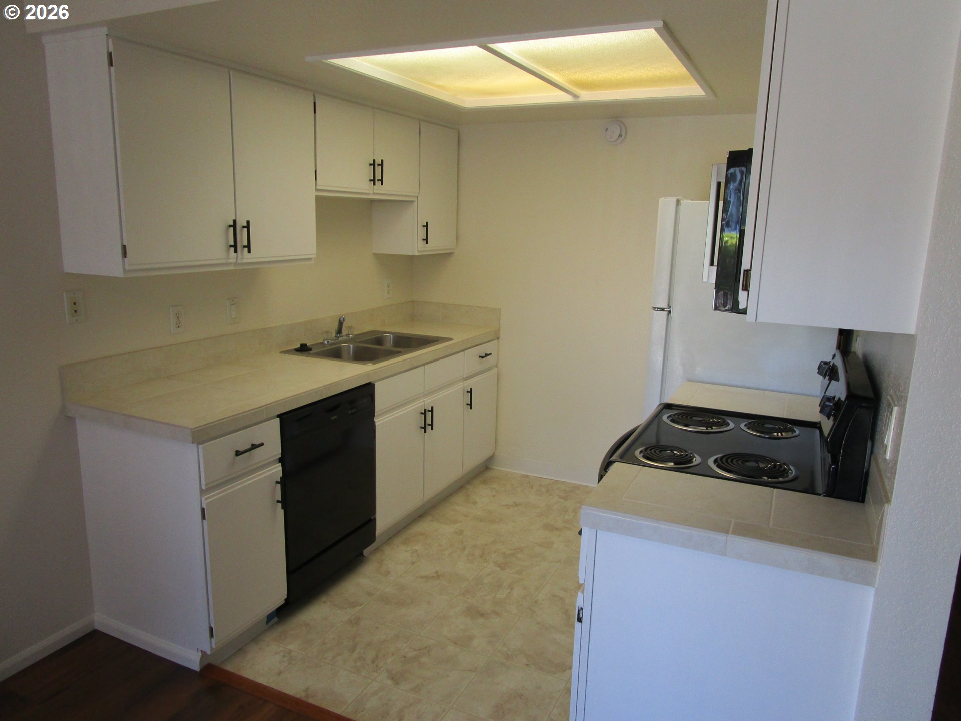 86 KINGSGATE RD F104, Lake Oswego, OR 97035, photo 8 of 26
