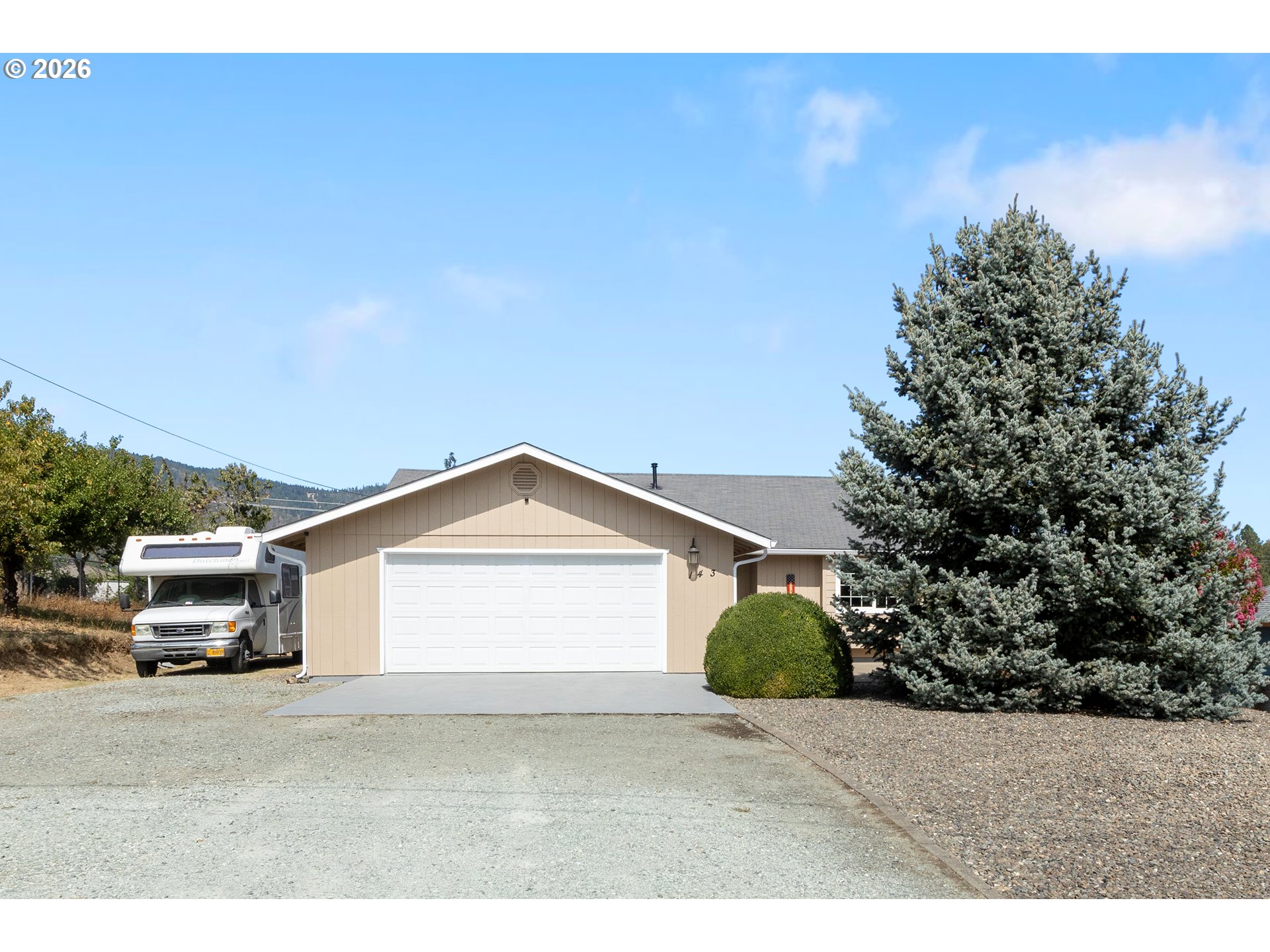 143 BRIGGS DR, Myrtle Creek, OR 97457, photo 2 of 48