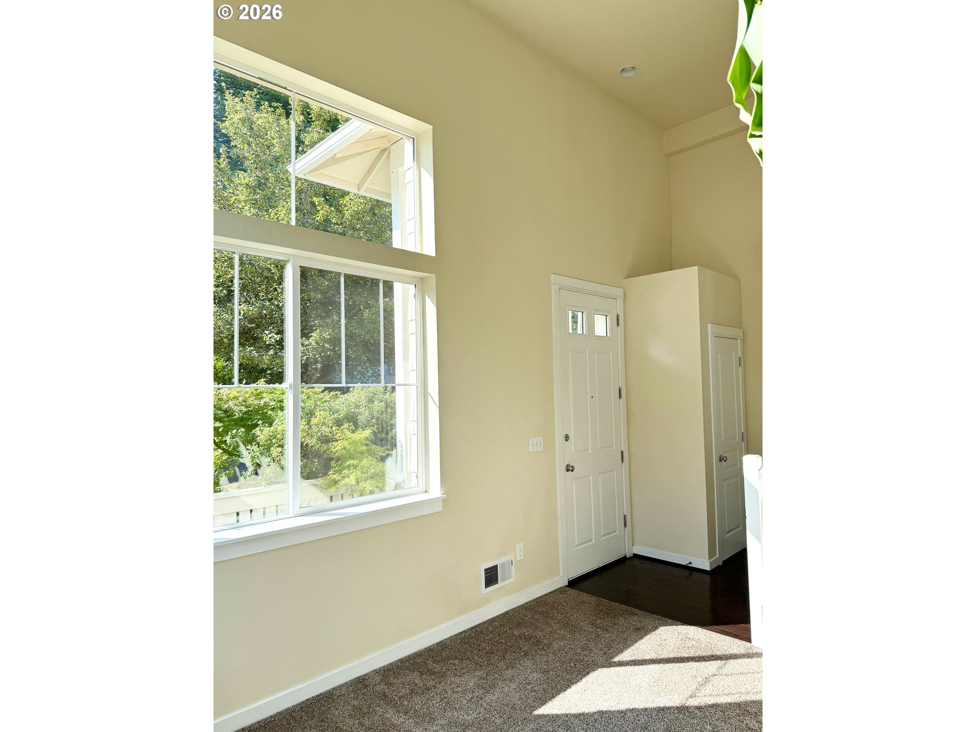 2608 SW HUME CT, Portland, OR 97219, photo 8 of 38