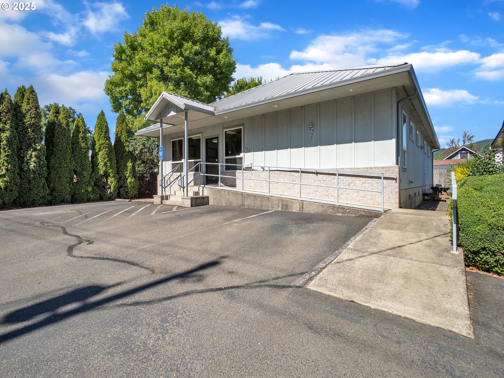 711 W MAIN ST, Sheridan, OR 97378, photo 4 of 44