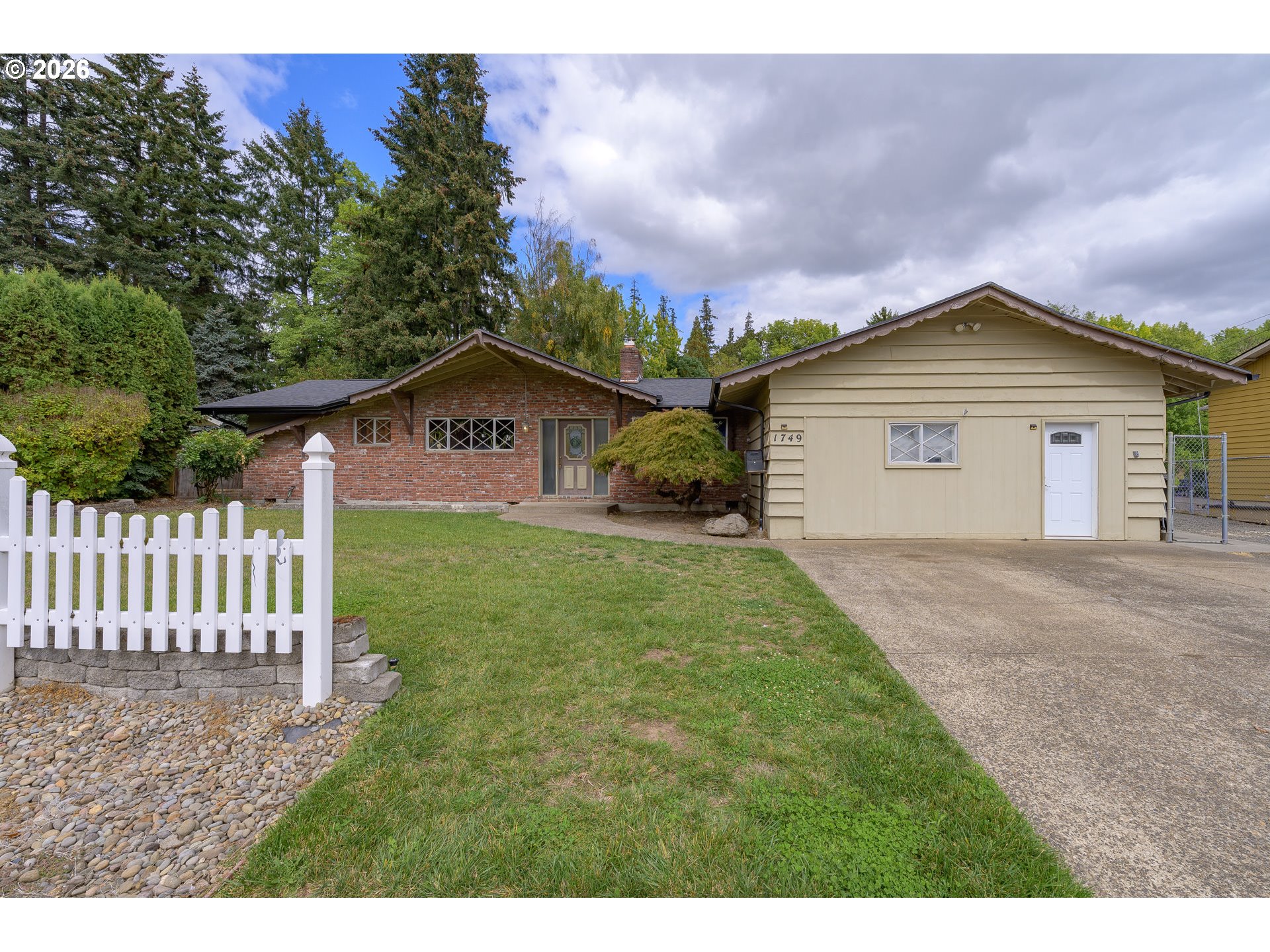 1749 NE ORCHARD AVE, McMinnville, OR 97128, photo 2 of 41