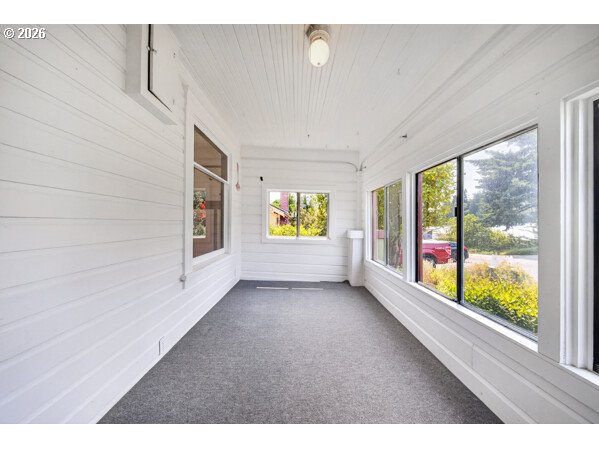 1024 S 5TH ST, Coos Bay, OR 97420, photo 4 of 48