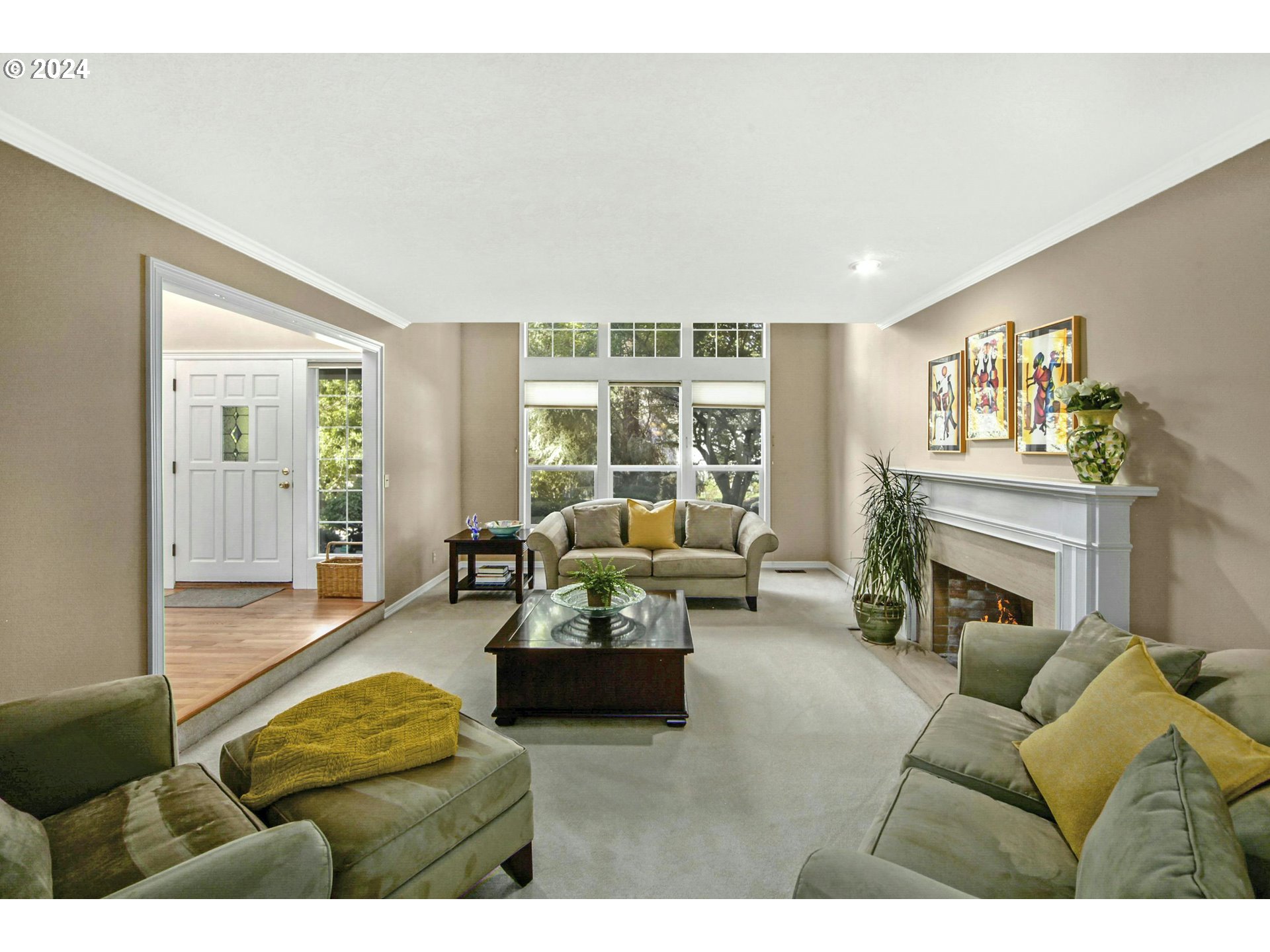 6044 SW KNIGHTSBRIDGE DR, Portland, OR 97219, photo 5 of 36