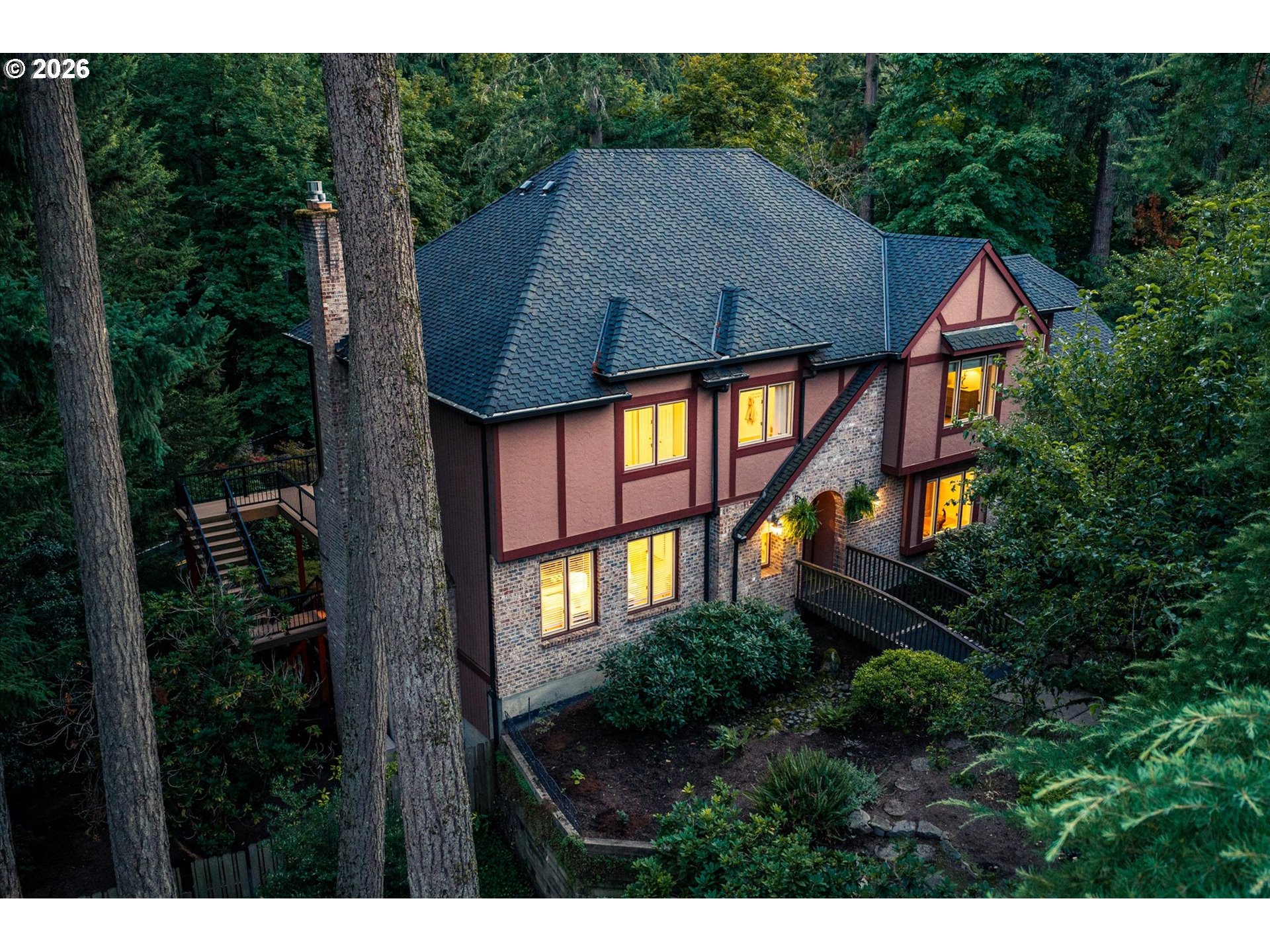 2726 SW 28TH DR, Portland, OR 97219, photo 2 of 32