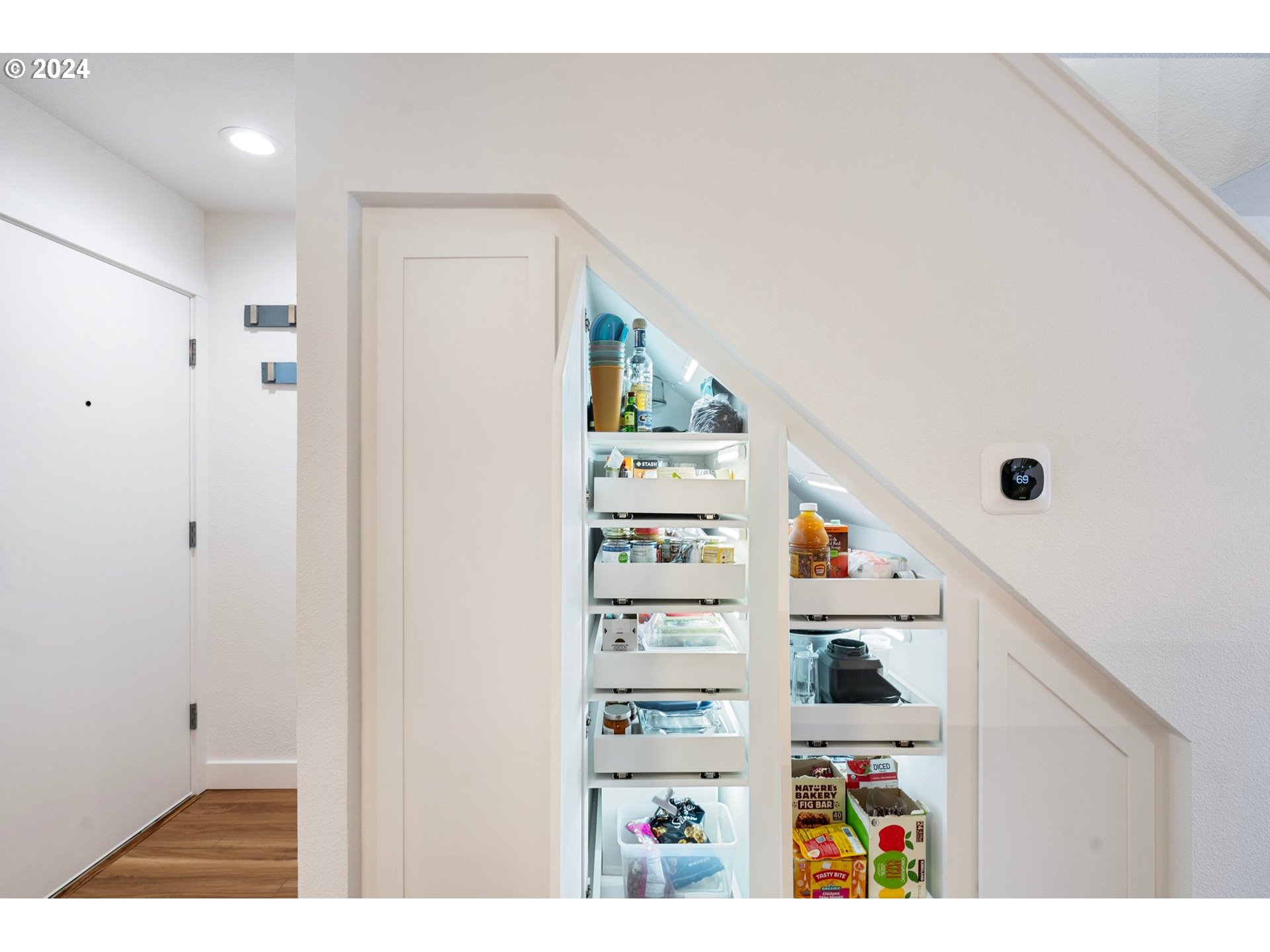 1040 NW NAITO PKWY O16, Portland, OR 97209, photo 4 of 33