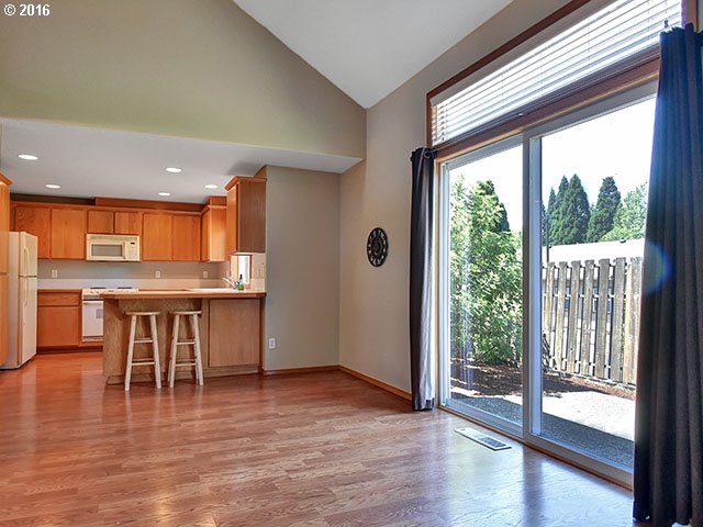 18364 SW SMOKETTE LN, Beaverton, OR 97003, photo 5 of 19