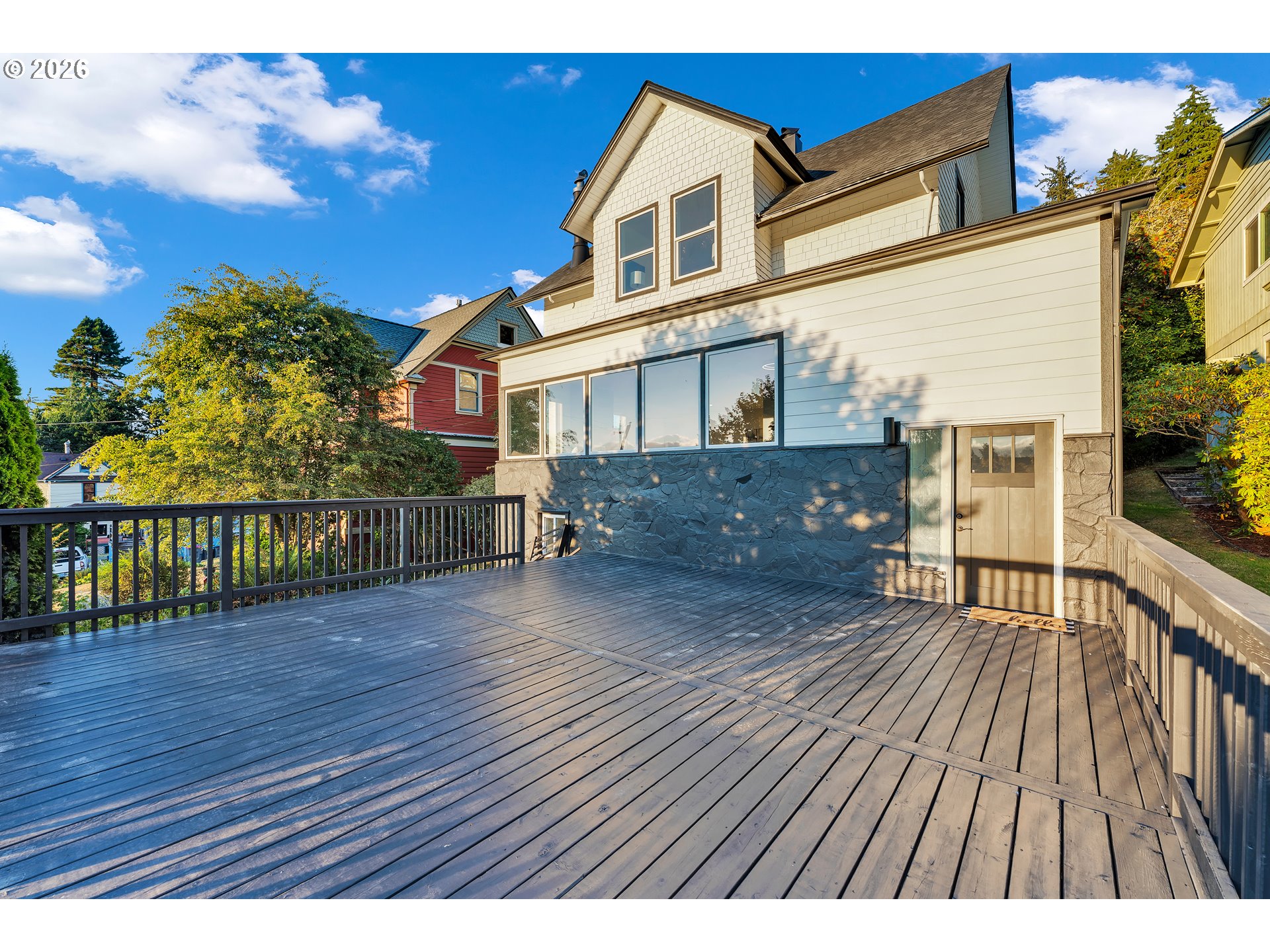 682 39TH ST, Astoria, OR 97103, photo 2 of 33