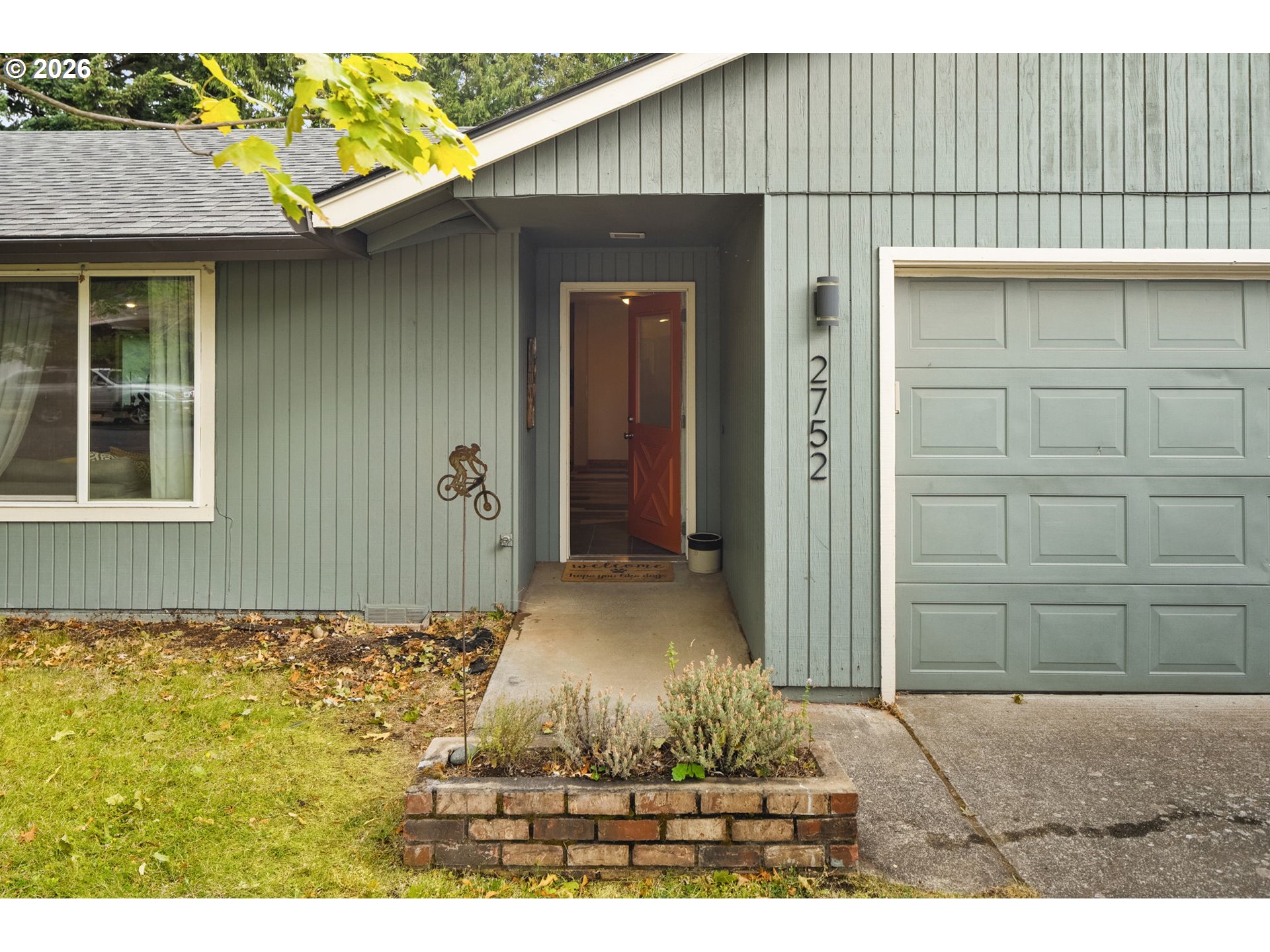 2752 MONTELLO AVE, Hood River, OR 97031, photo 2 of 33