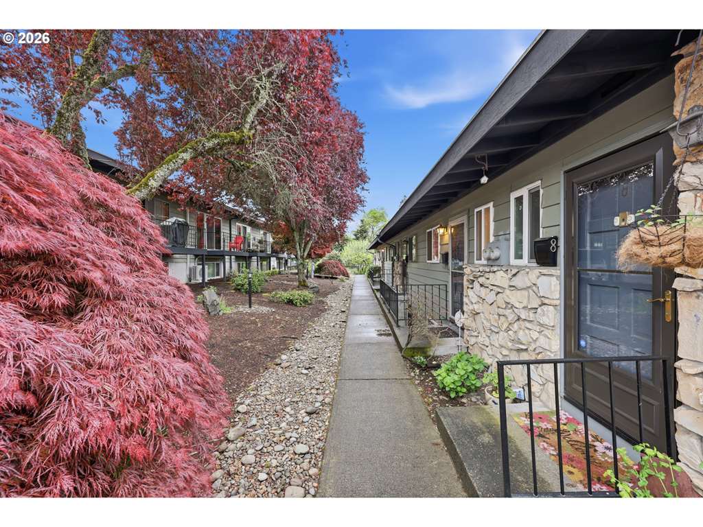 1550 SE Lava Dr Unit 9