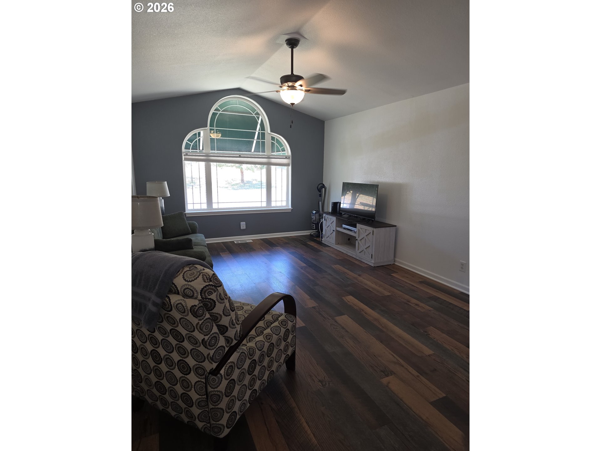 260 VILLAGE DR, Winchester, OR 97495, photo 3 of 41