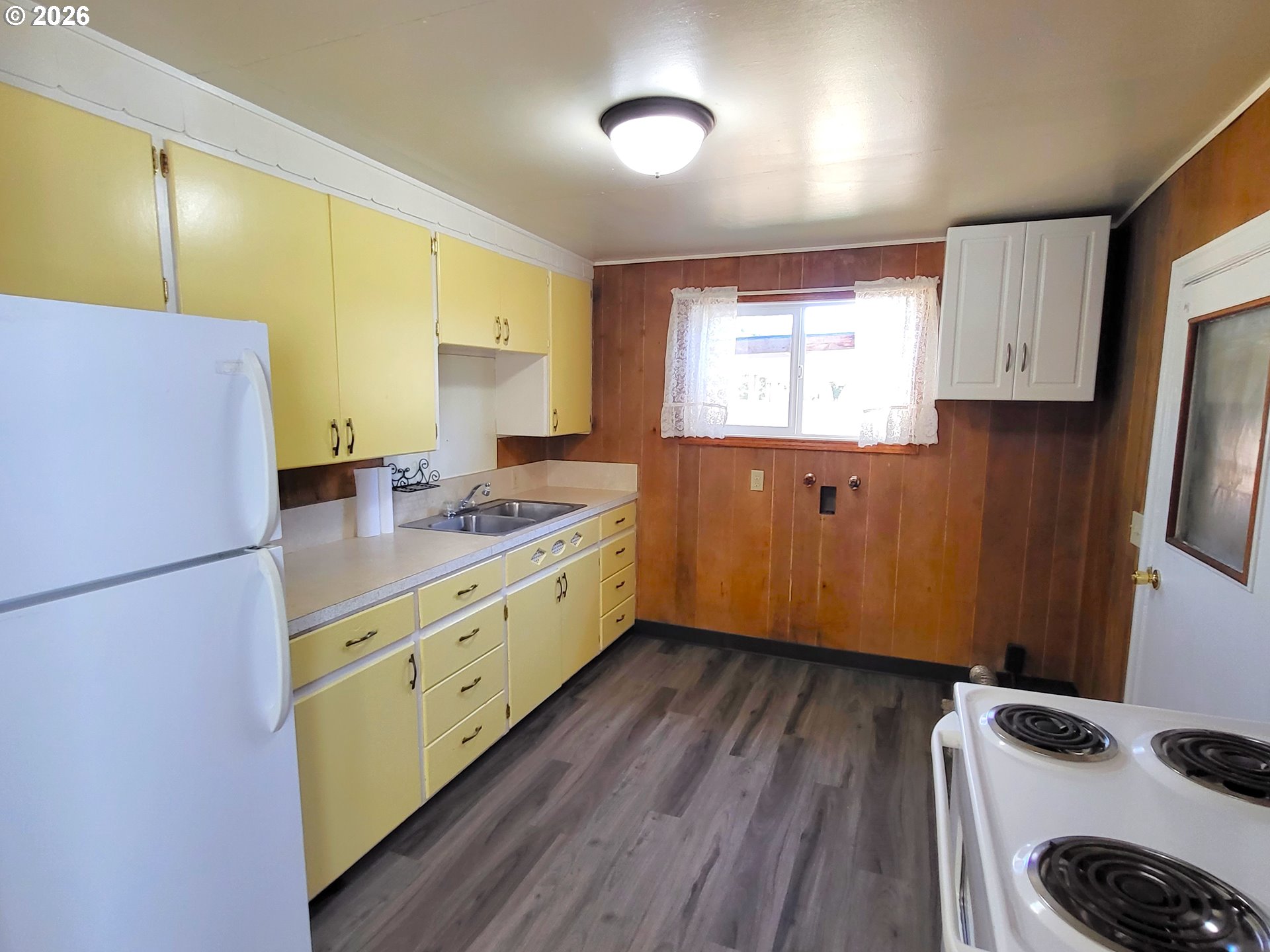 975 JOHNSON AVE, Cottage Grove, OR 97424, photo 2 of 12