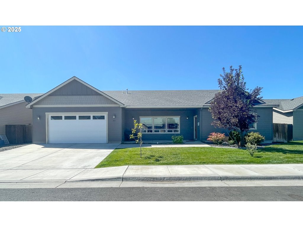 915 SW Coyote Dr