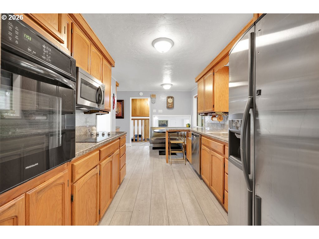 85183 CHEZEM RD, Eugene, OR 97405, photo 8 of 43