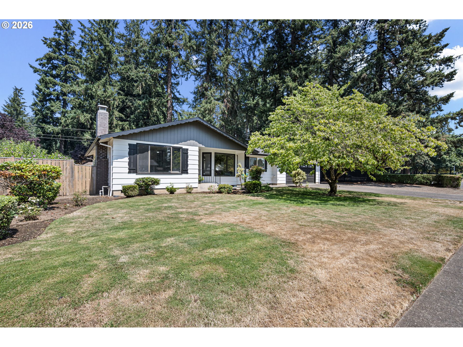 15 KINGSBURY AVE, Eugene, OR 97404, photo 2 of 48