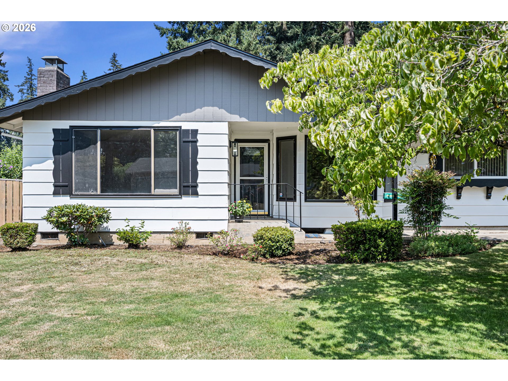 15 KINGSBURY AVE, Eugene, OR 97404, photo 3 of 48