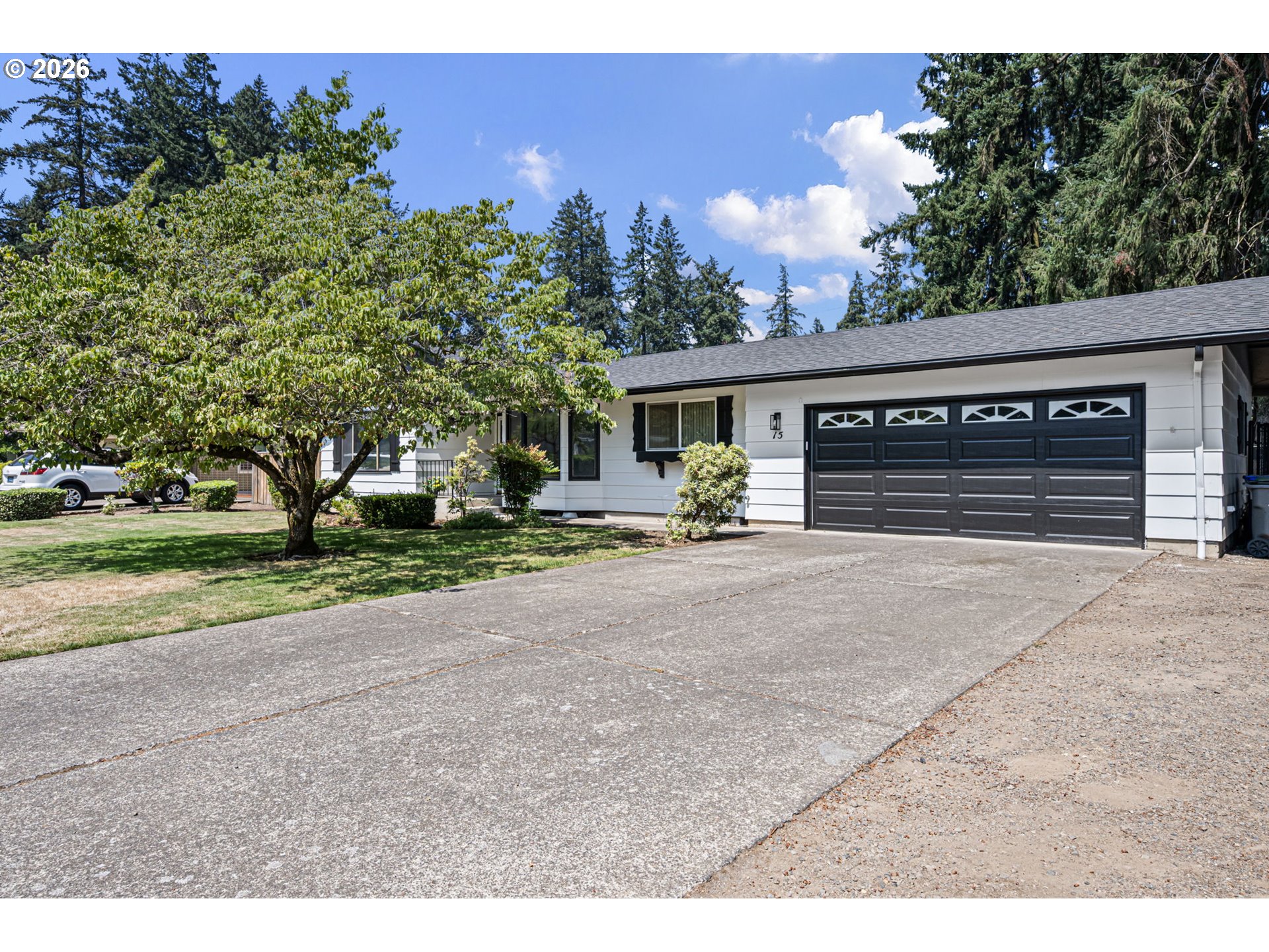 15 KINGSBURY AVE, Eugene, OR 97404, photo 4 of 48