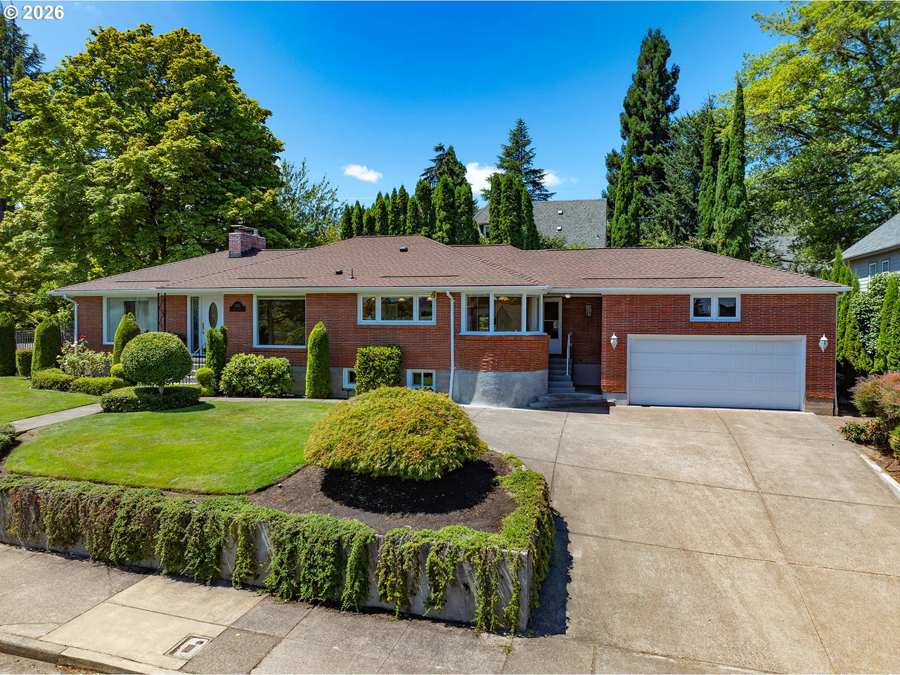 2196 OLIVE ST, Eugene, OR 97405, photo 2 of 48