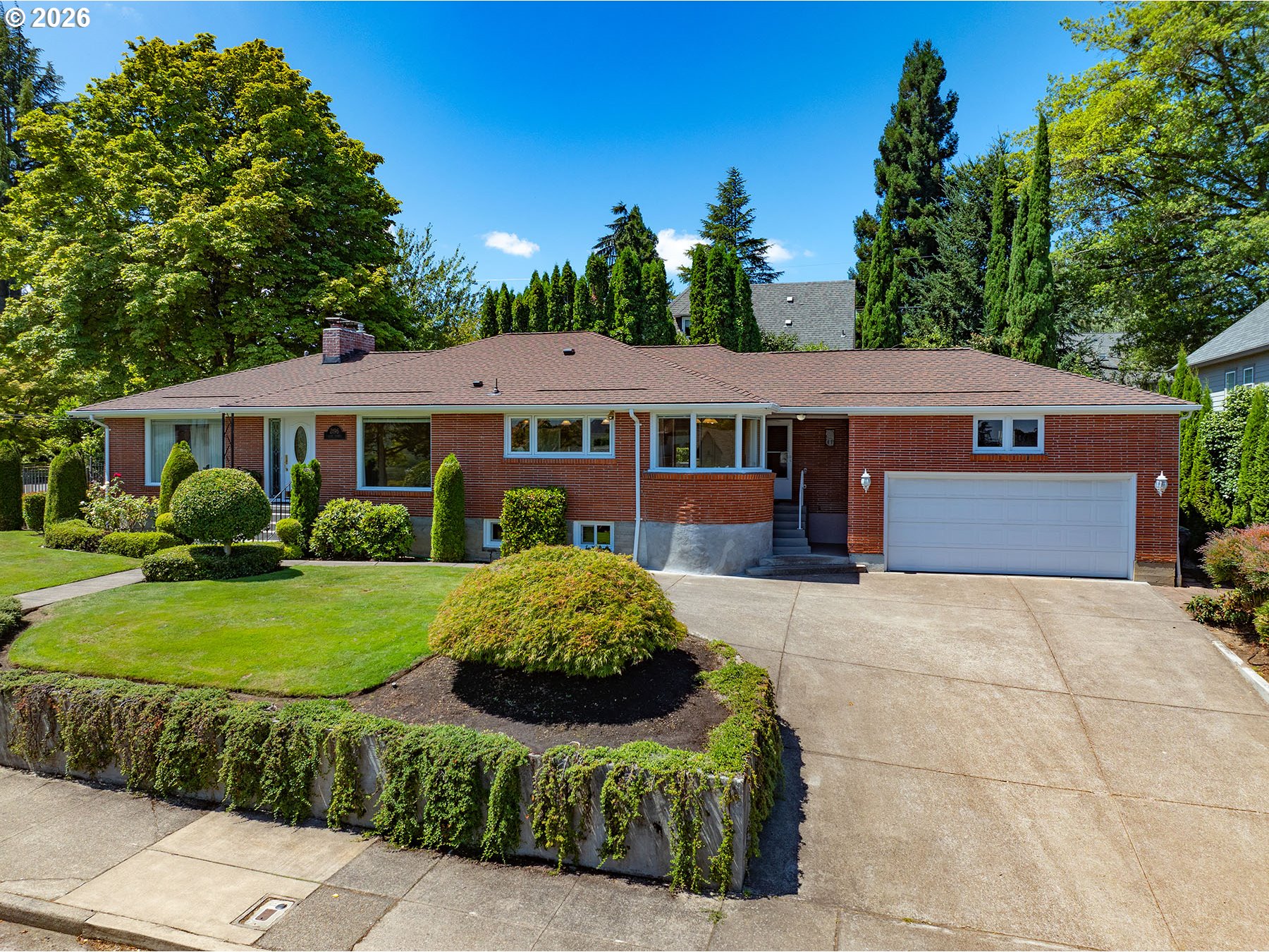 2196 OLIVE ST, Eugene, OR 97405, photo 2 of 48