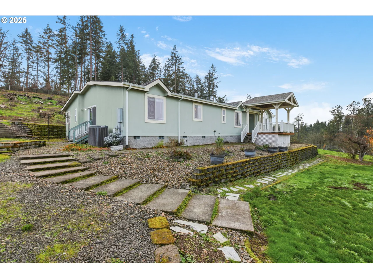 35986 ENTERPRISE RD, Creswell, OR 97426, photo 8 of 48