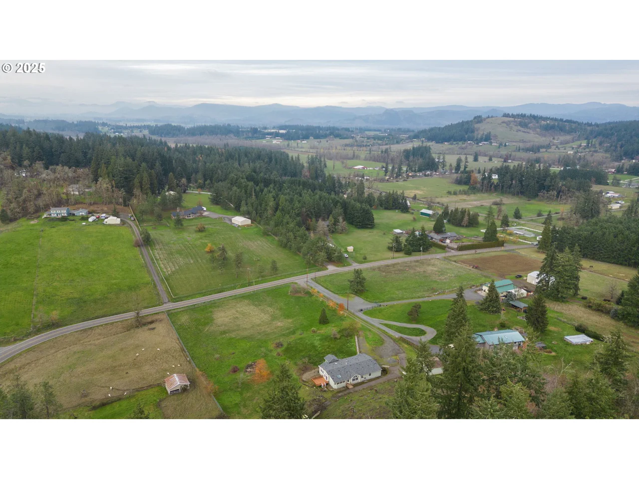 35986 ENTERPRISE RD, Creswell, OR 97426, photo 4 of 48