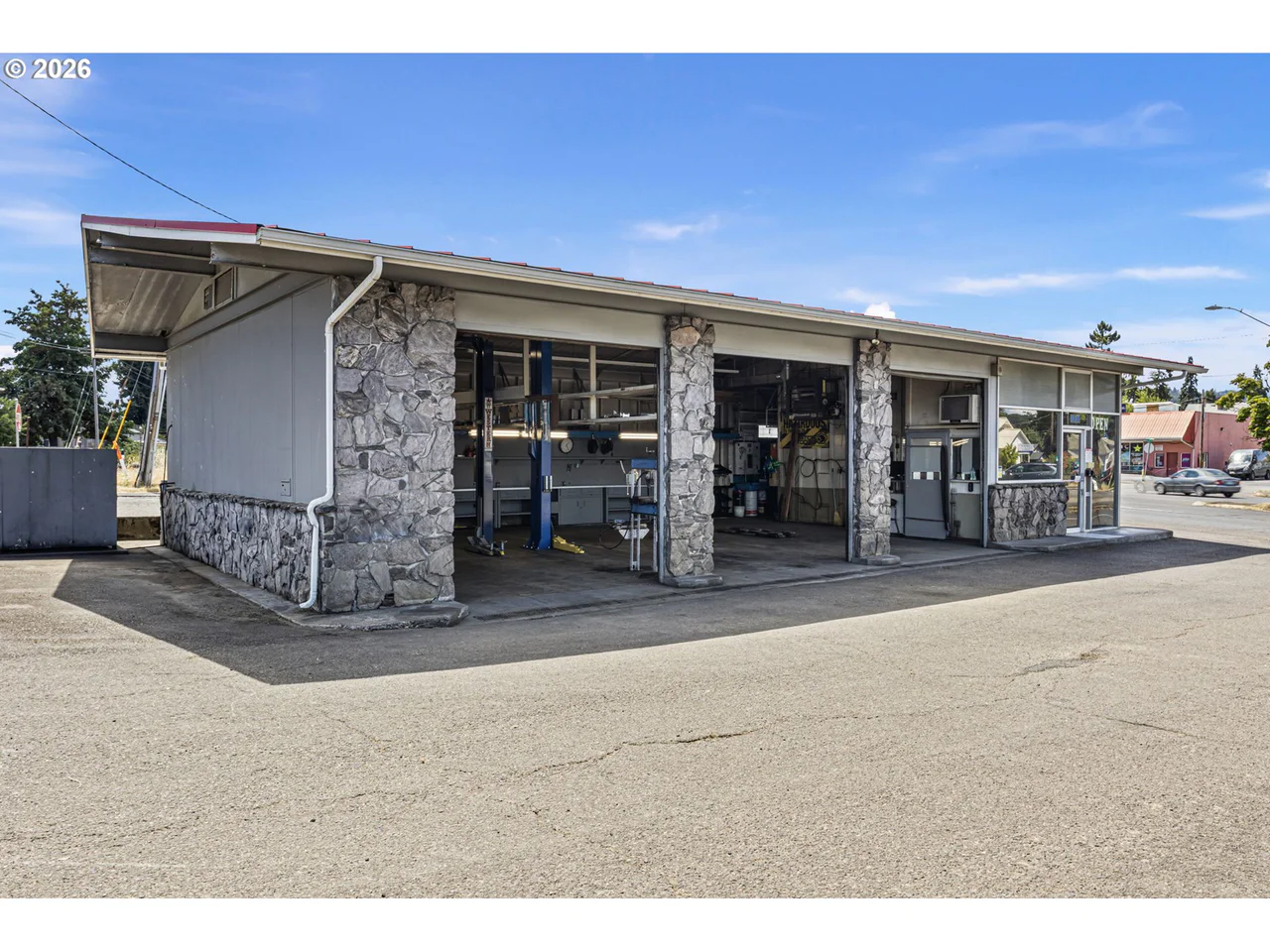 518 HWY 99, Cottage Grove, OR 97424, photo 6 of 46
