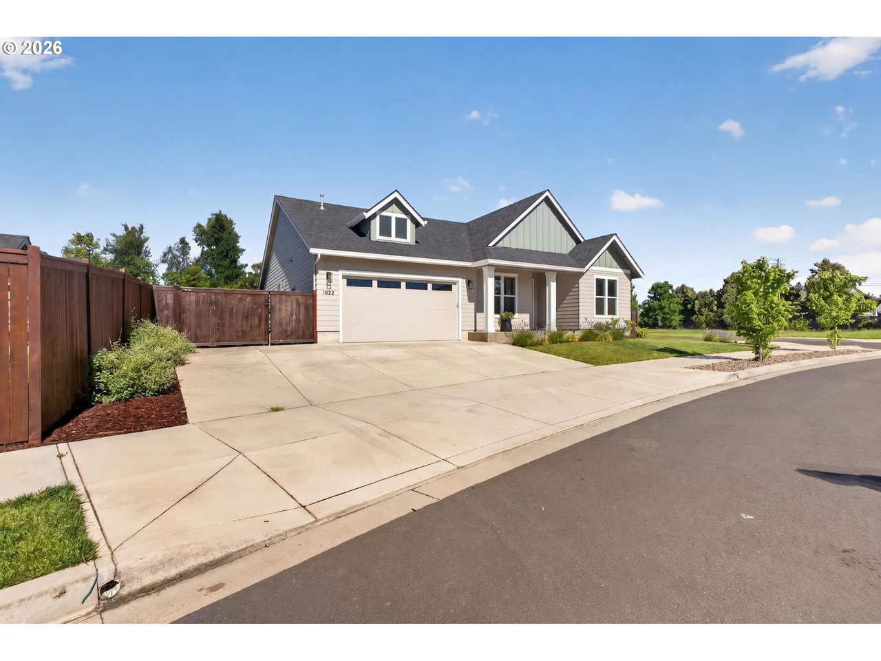 1020 S 33RD ST, Springfield, OR 97478, photo 5 of 48