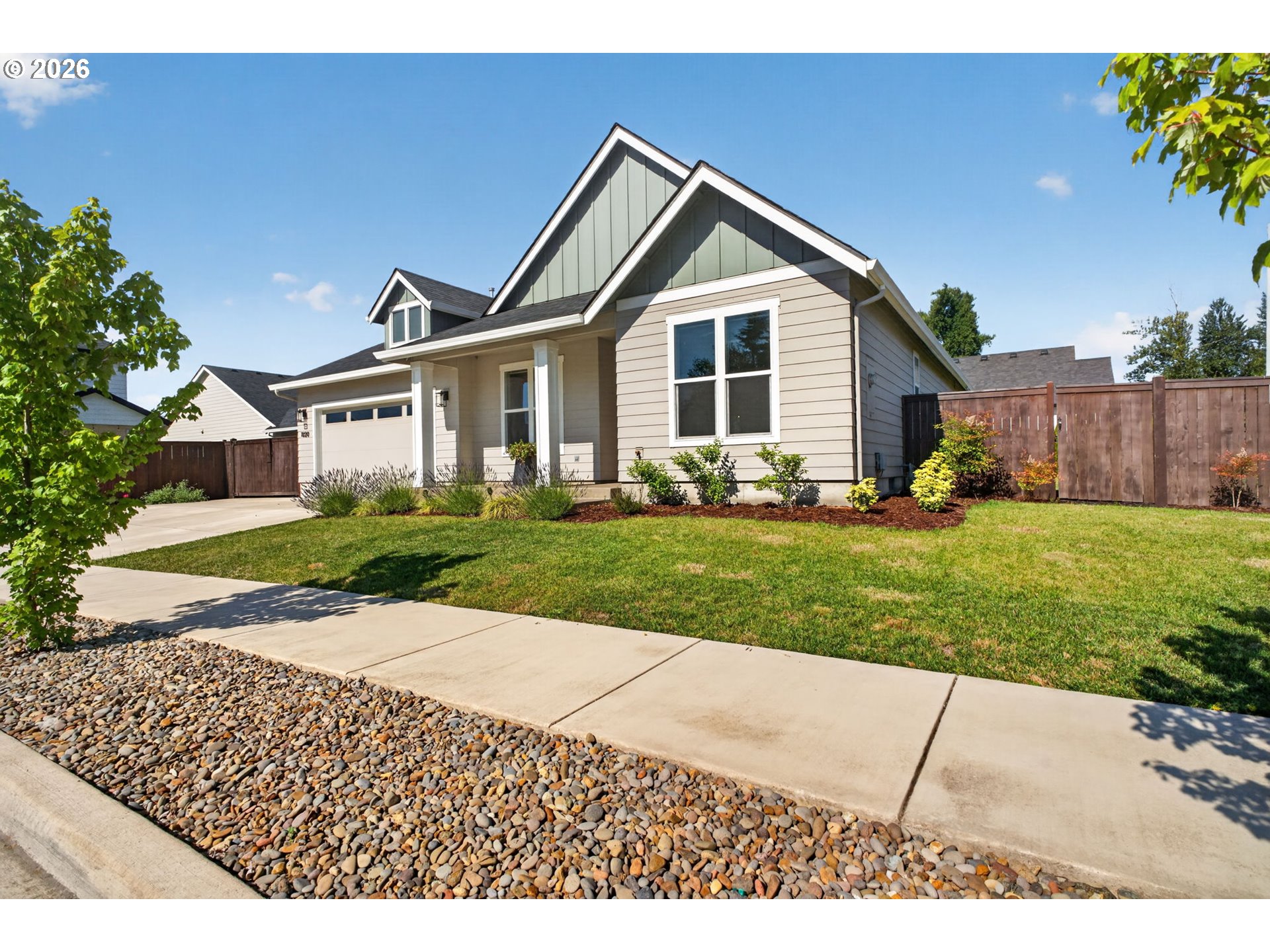 1020 S 33RD ST, Springfield, OR 97478, photo 2 of 48
