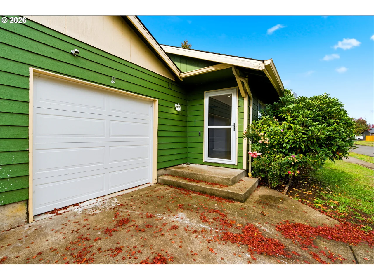 1208 DOLA ST, Eugene, OR 97402, photo 2 of 41