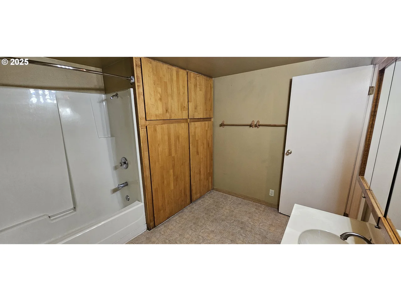 420 W D AVE, Drain, OR 97435, photo 8 of 20
