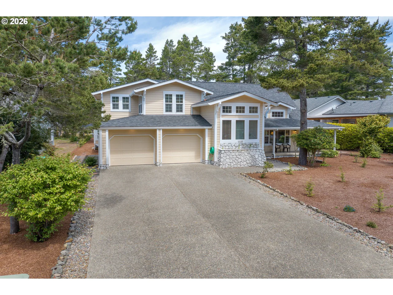 1009 Royal Saint George Dr