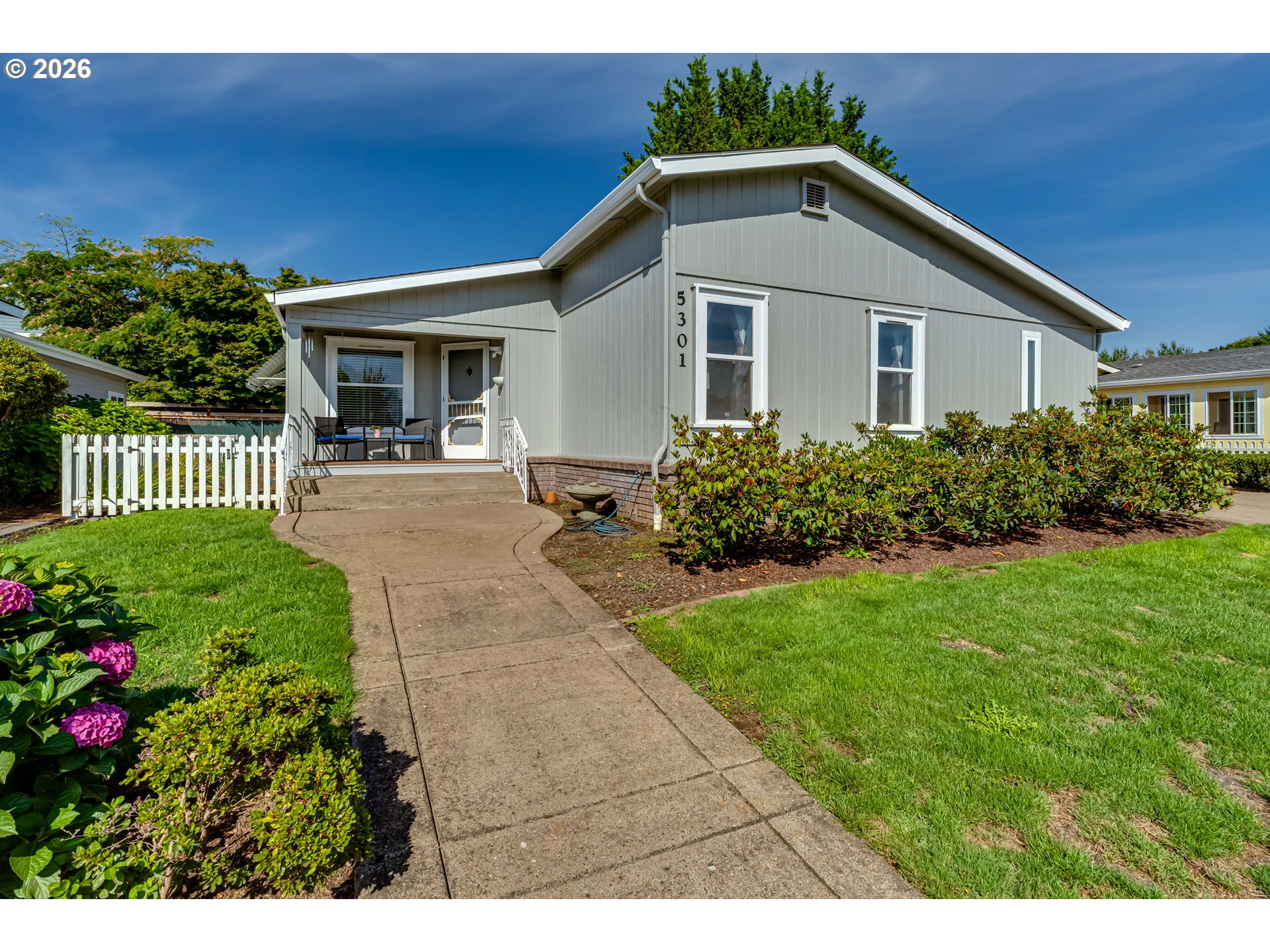 5301 GLENN ELLEN DR, Eugene, OR 97402, photo 2 of 42