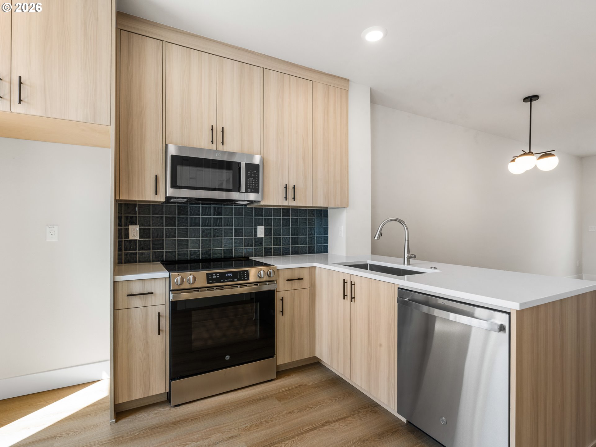7585 SW Capitol HWY, Portland, OR 97219, photo 2 of 19