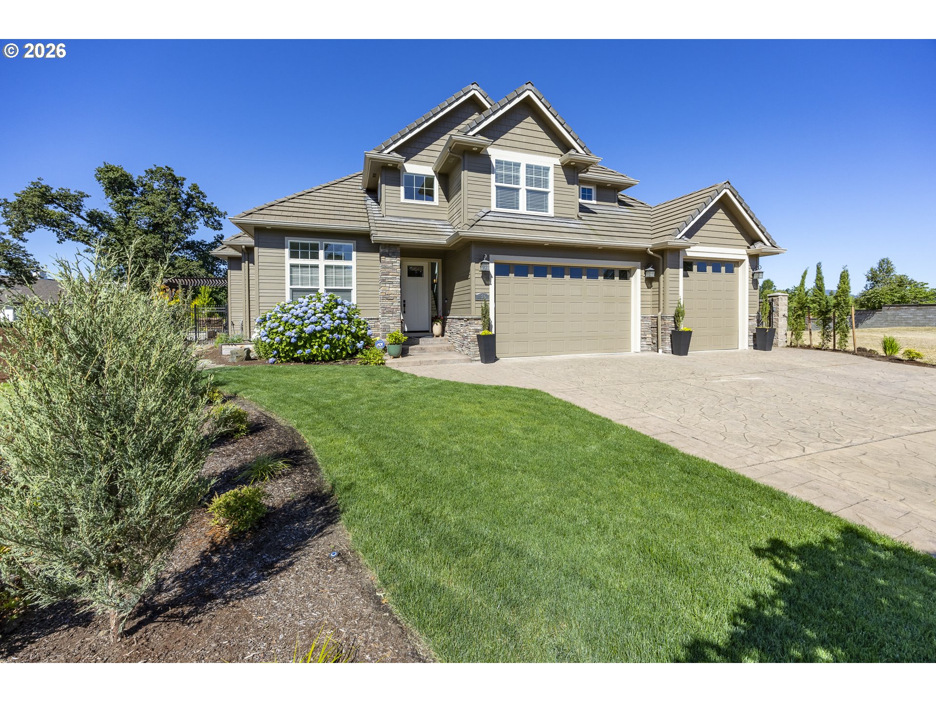 325 IRONWOOD LOOP, Creswell, OR 97426, photo 2 of 38