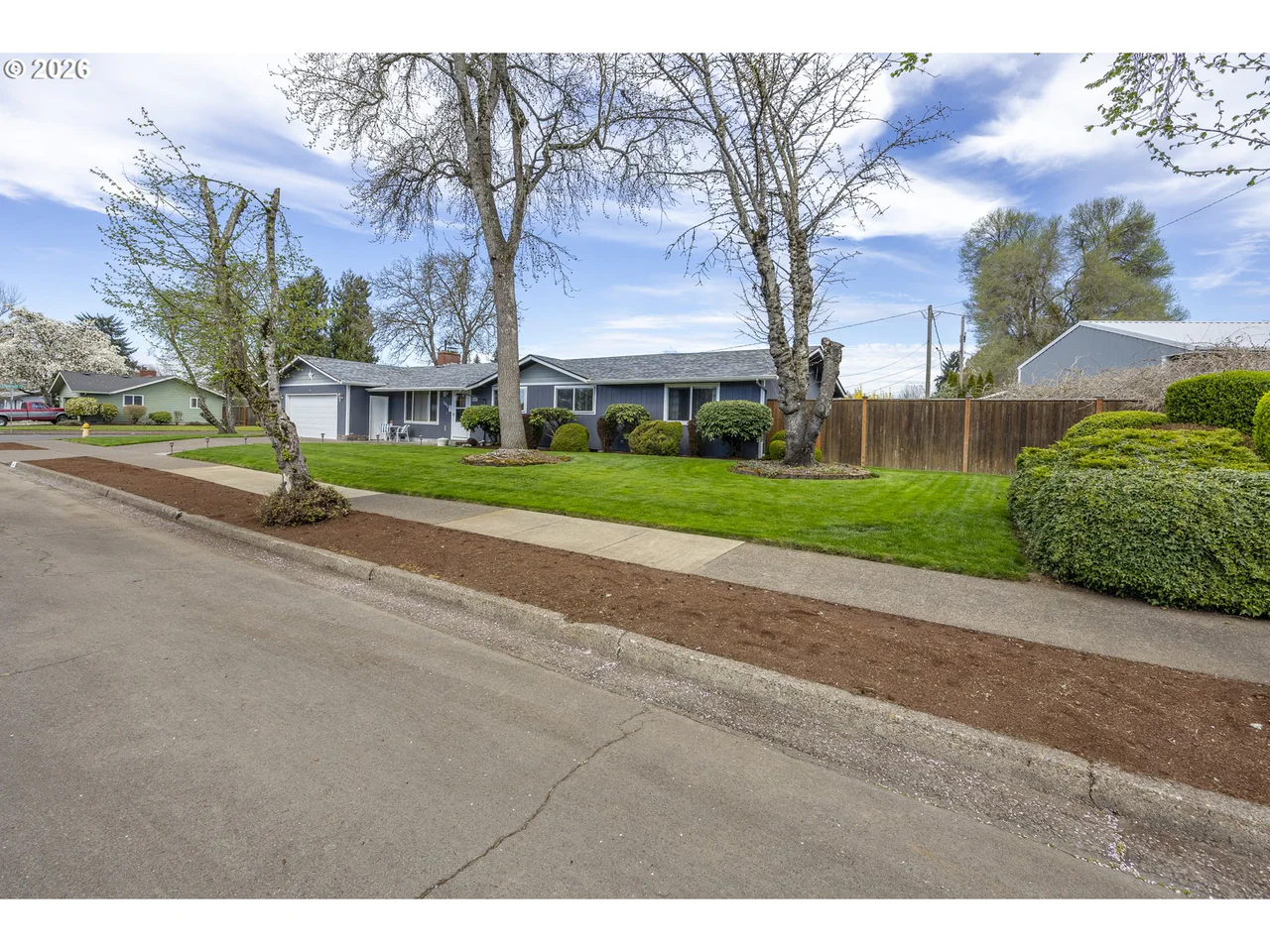 541 DURHAM AVE, Eugene, OR 97404, photo 2 of 47
