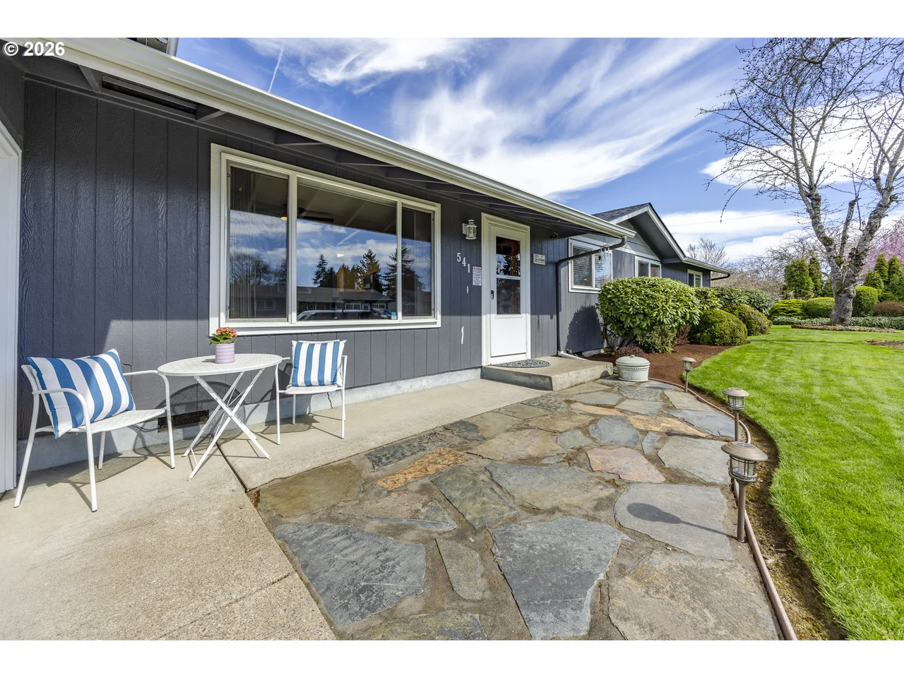 541 DURHAM AVE, Eugene, OR 97404, photo 3 of 47