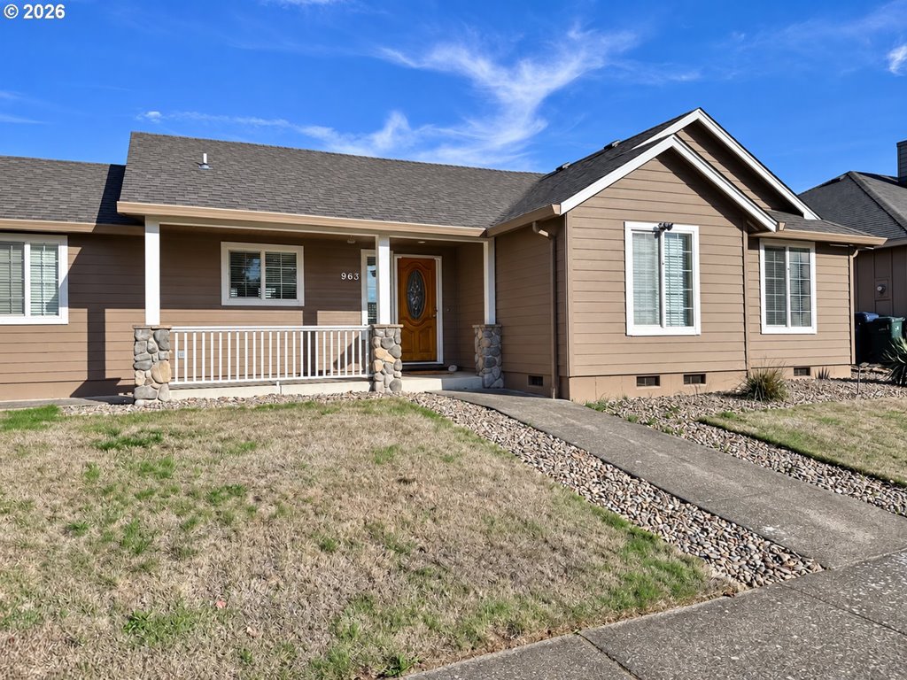 963 Hazelnut Ln