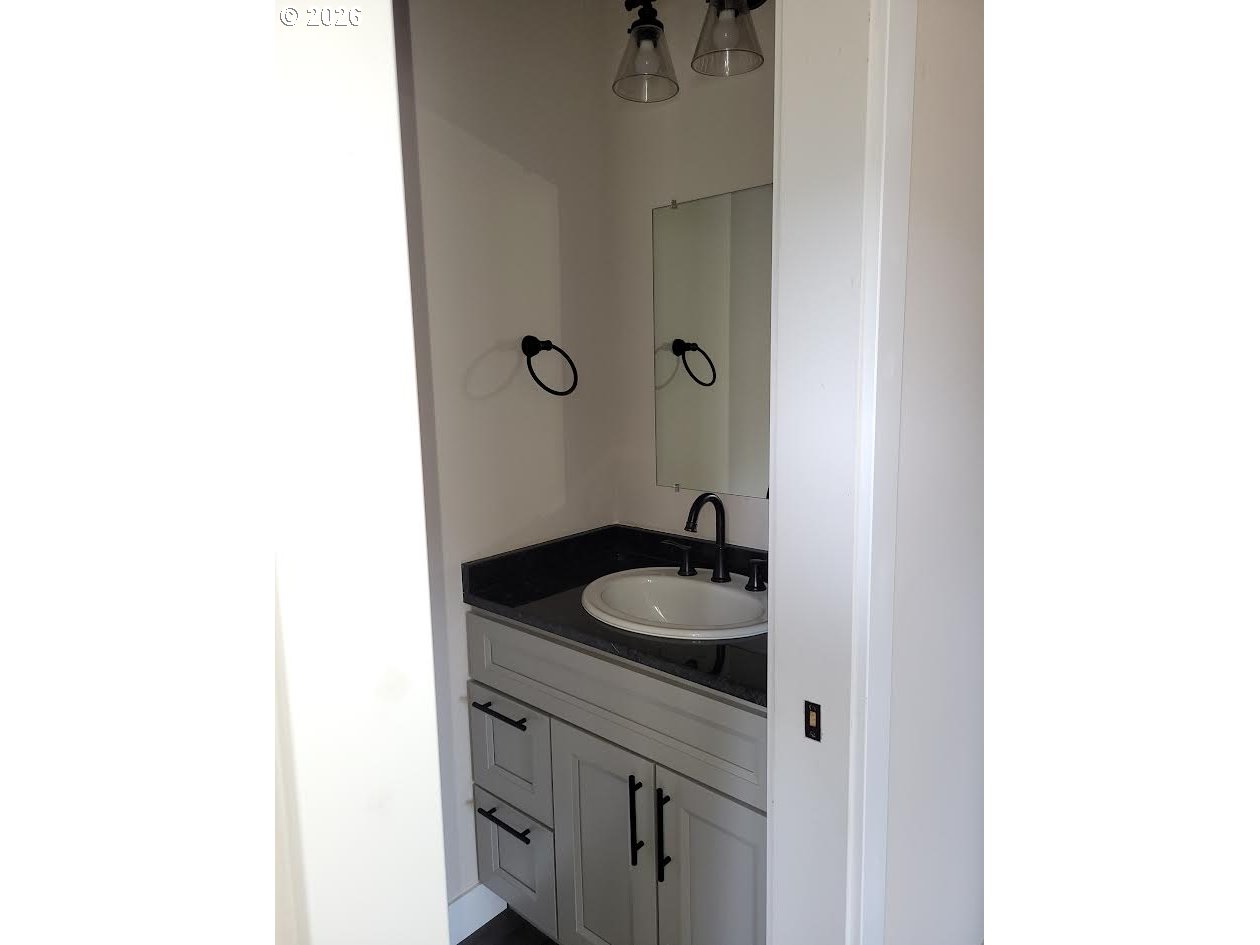 152 ALLISON AVE, Sutherlin, OR 97479, photo 8 of 12