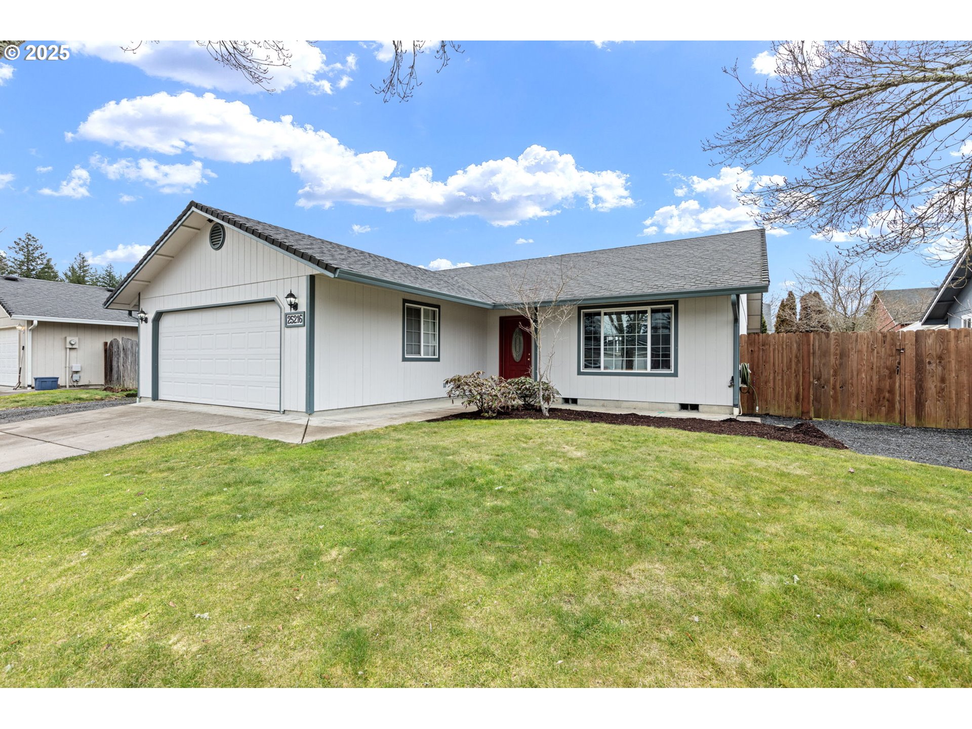 25216 TYRO AVE, Veneta, OR 97487, photo 2 of 32