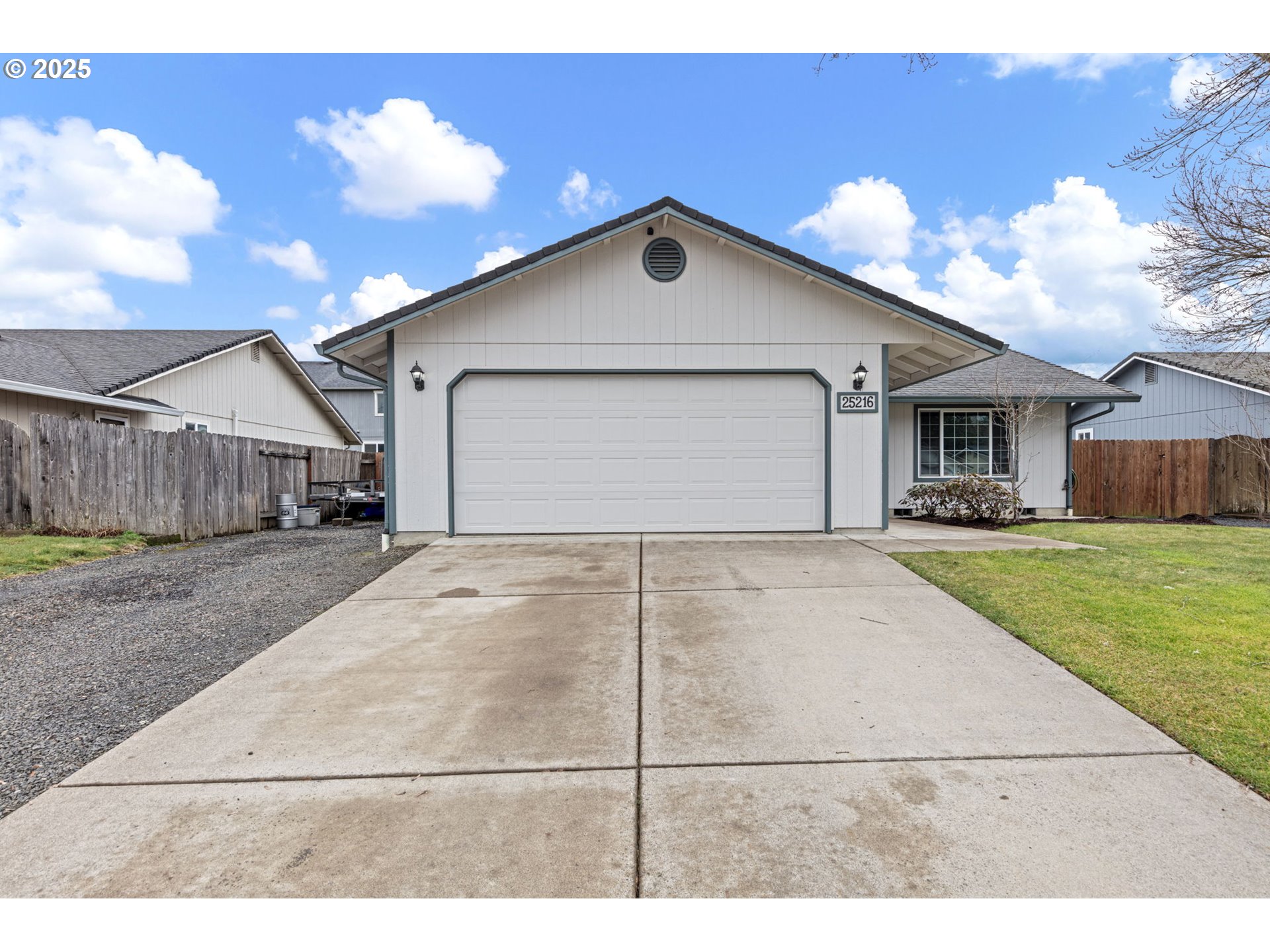 25216 TYRO AVE, Veneta, OR 97487, photo 3 of 32